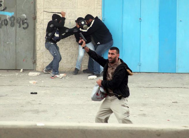 Israeli special forces kidnapped a Palestinian young man from his workplace in Tulkarm